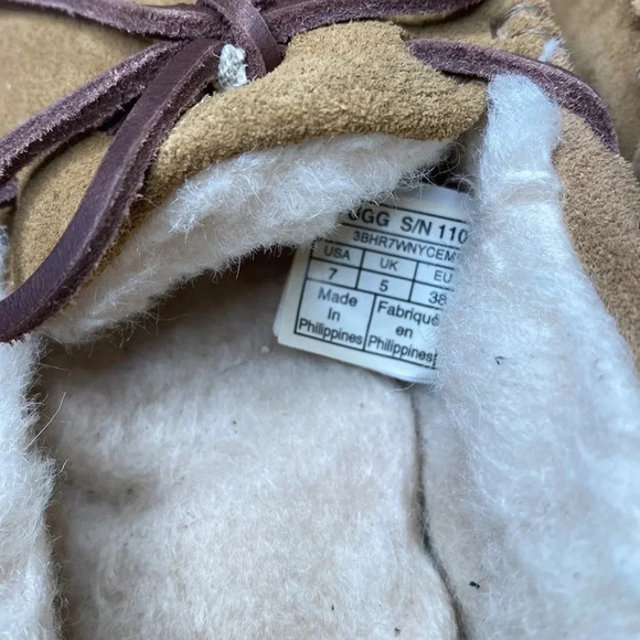 Womens UGG winter slippers size 7 check them out very nice thanks 🙏 - Picture 8 of 8